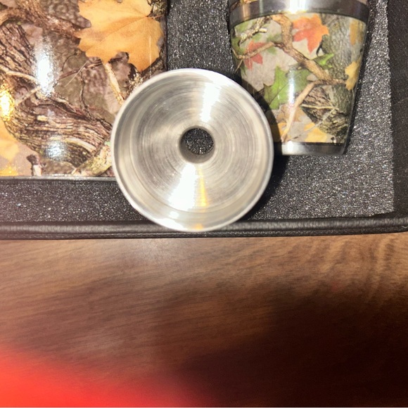 Camo Flask Outdoor Stainless Steel - Picture 7 of 8